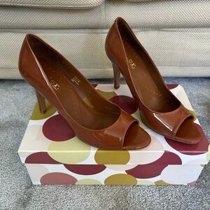 NWT Richard Tyler Patent Leather Peep-toe Pumps Size 8